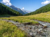 Italien - Klammljoch - Am Knutten Bach mit Blick zurück zu den Bergen über dem Raintal